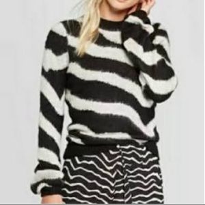 Funky black & white sweater